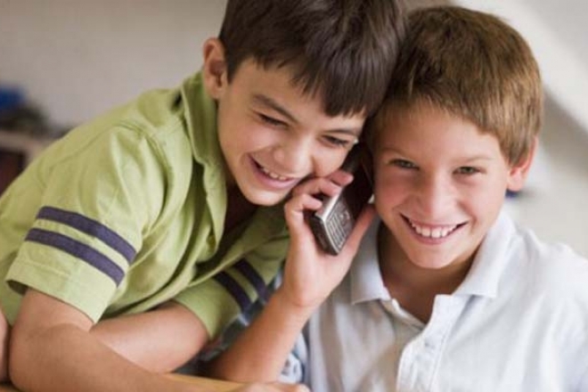 Мобильный телефон для школьника: за и против