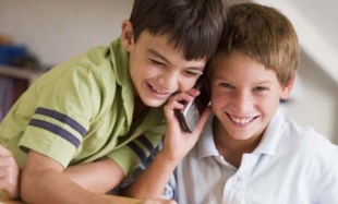 Мобильный телефон для школьника: за и против