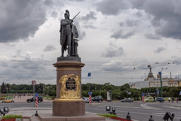 памятник суворову